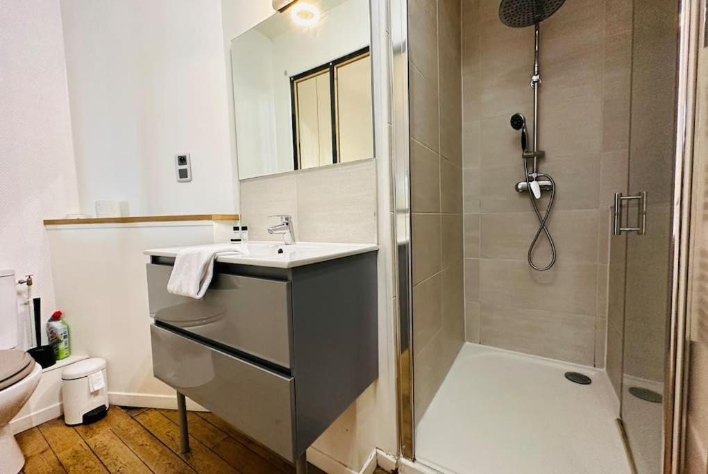 Standing Apartment T2 Near The Train Station And Tours Buitenkant foto