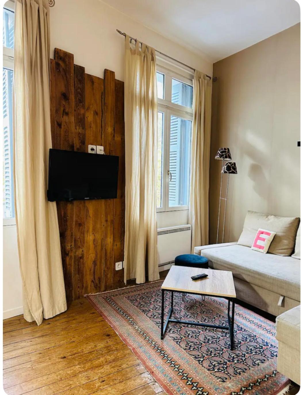Standing Apartment T2 Near The Train Station And Tours Buitenkant foto
