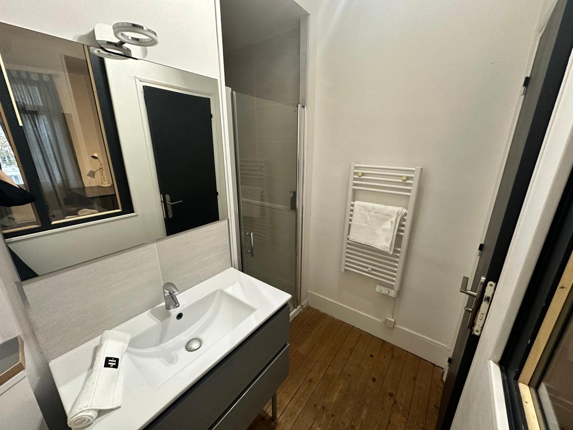 Standing Apartment T2 Near The Train Station And Tours Buitenkant foto