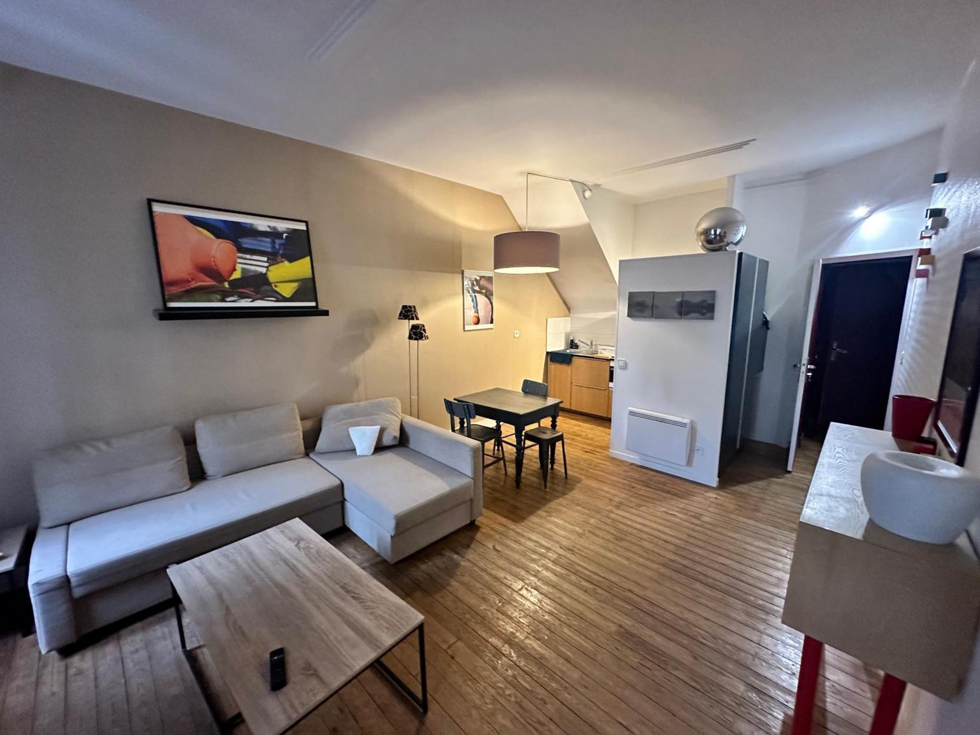 Standing Apartment T2 Near The Train Station And Tours Buitenkant foto
